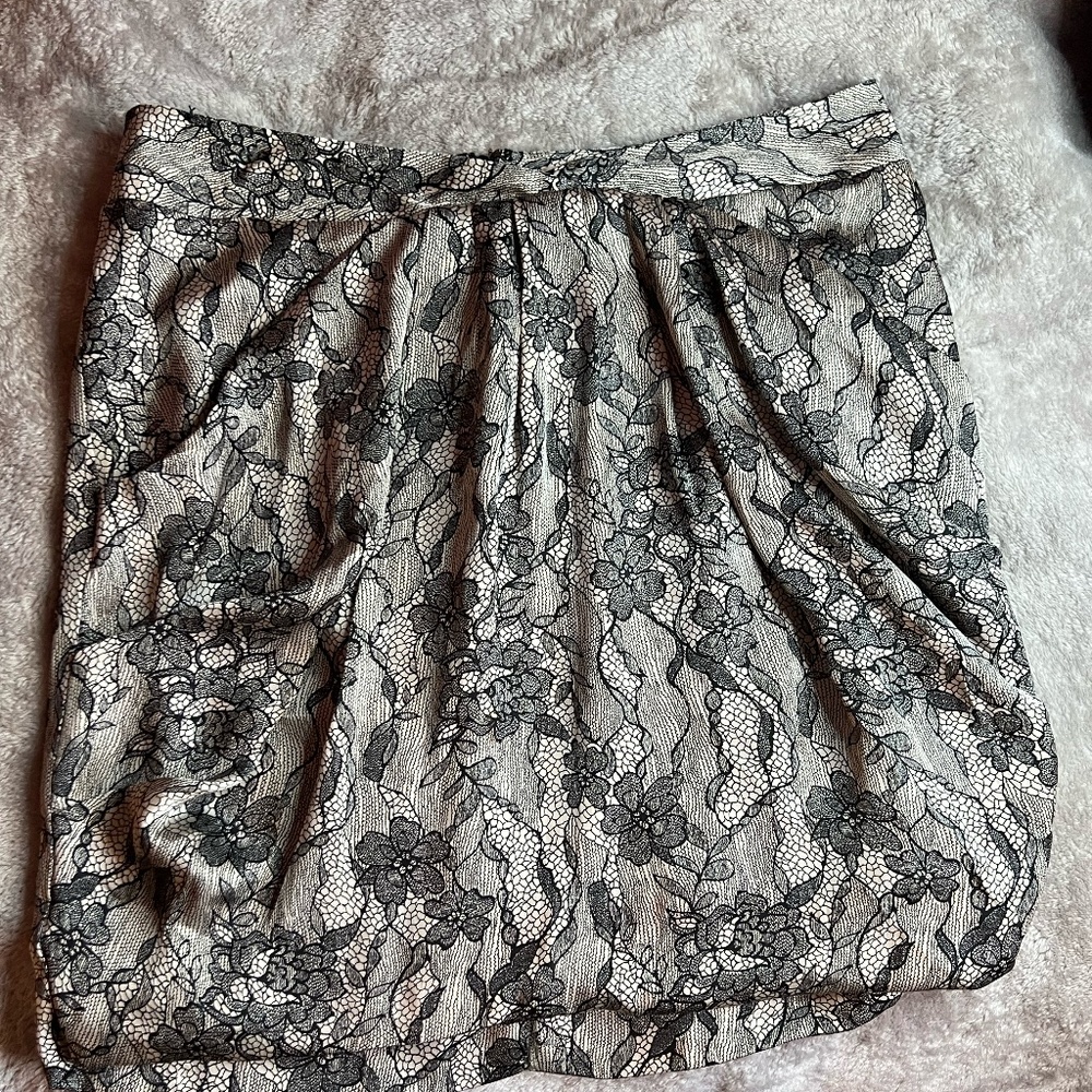Small lace printed skirt